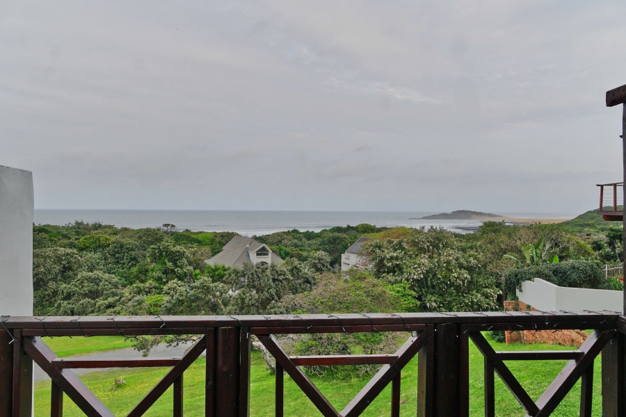 6 Bedroom Property for Sale in Cove Rock Eastern Cape